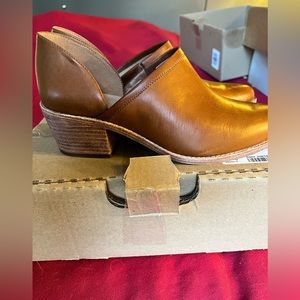 Madewell The Brady Block Heel Bootie Women size 10 English Saddle Leather